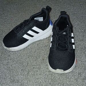 Adidas toddler boys no tie sneakers  Sz 6  EUC
